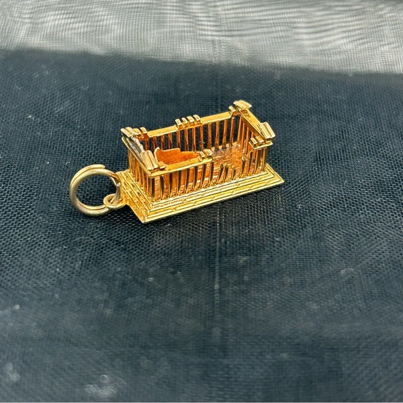 Vintage (68) 18KT Solid Gold 3D Athens Acropolis Parthenon Charm / Pendant RARE